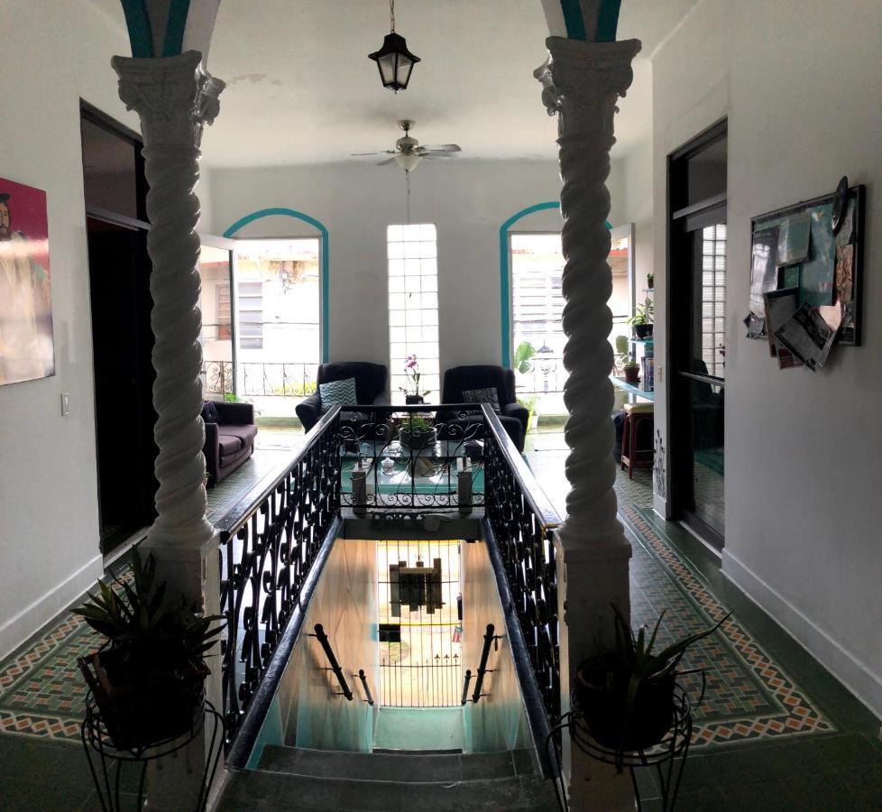 Medusa'S Hostel Aguadilla Buitenkant foto
