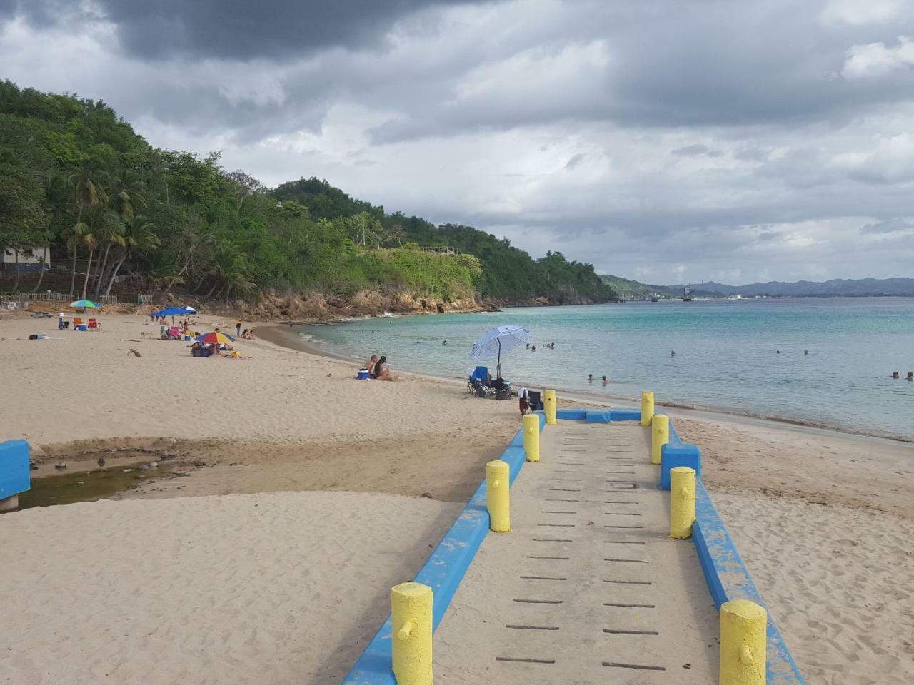 Medusa'S Hostel Aguadilla Buitenkant foto